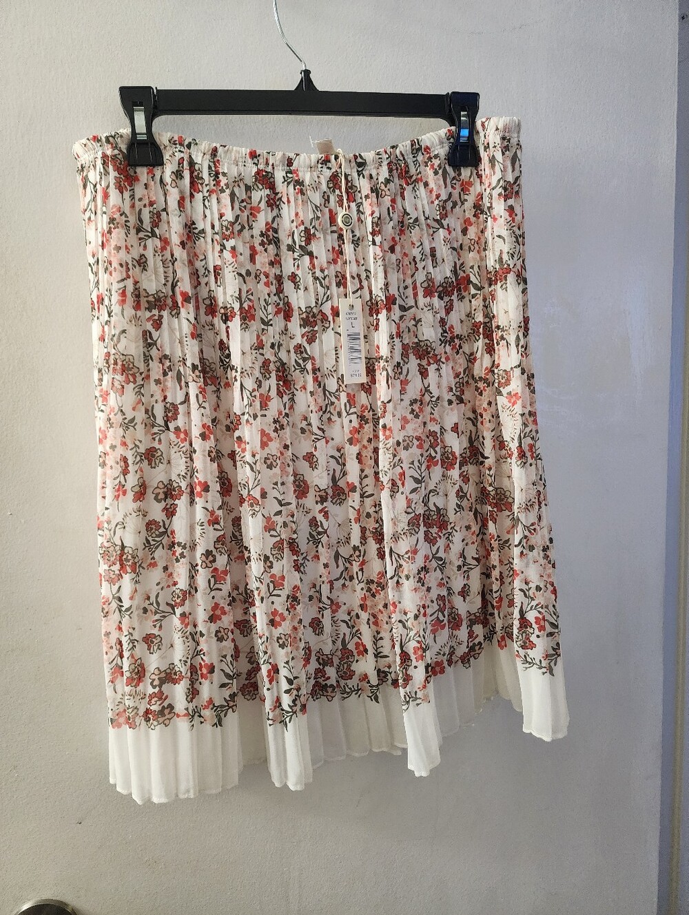 NWT SKIRT SIZE LARGE PLEATED WITH UNDER SLIP BEAUTIFUL PRINT BY MAX STUDIO
